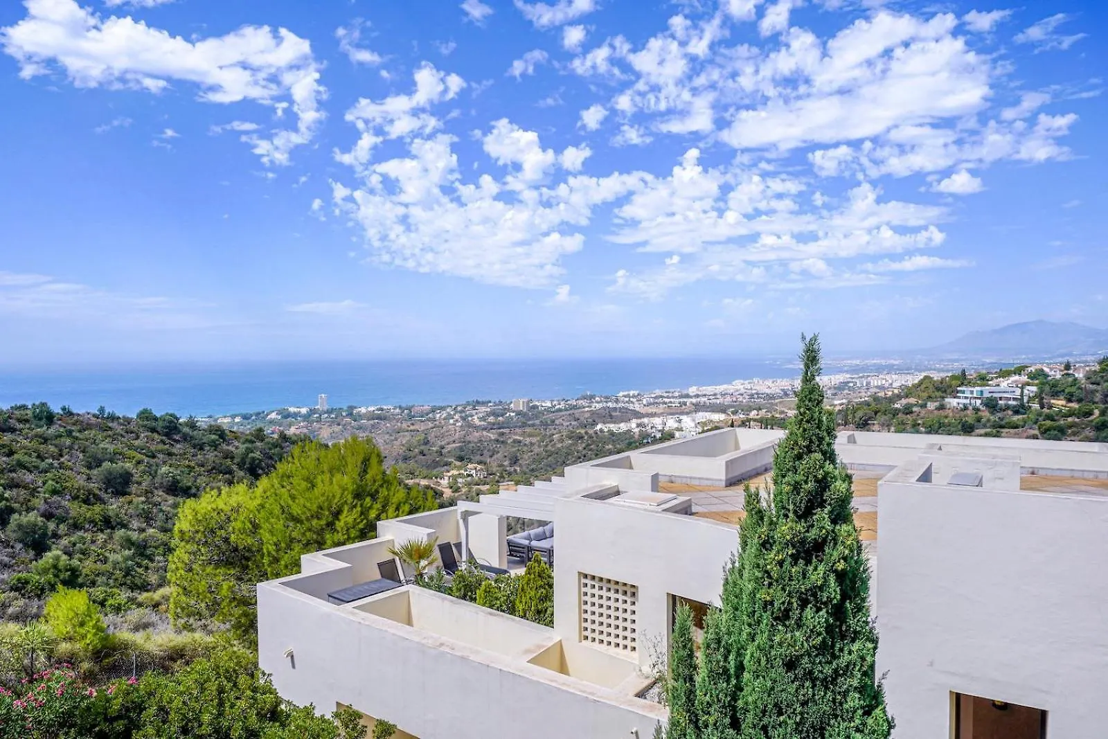 Spectacular Views - Luxury Apartment In Resort - Marbella Hills Spain