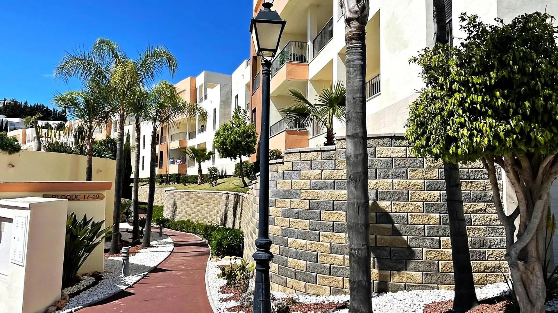 Spectacular Views - Luxury Apartment In Resort - Marbella Hills Spain