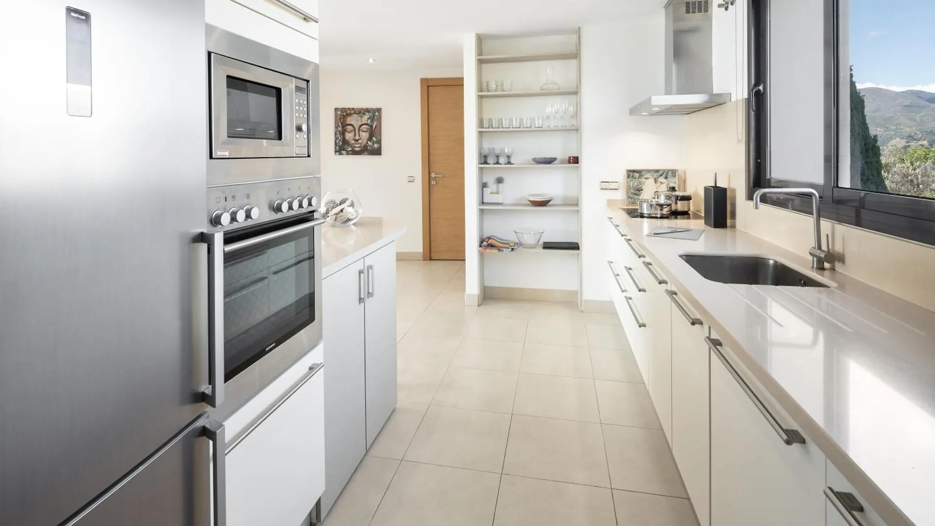 Spectacular Views - Luxury Apartment In Resort - Marbella Hills