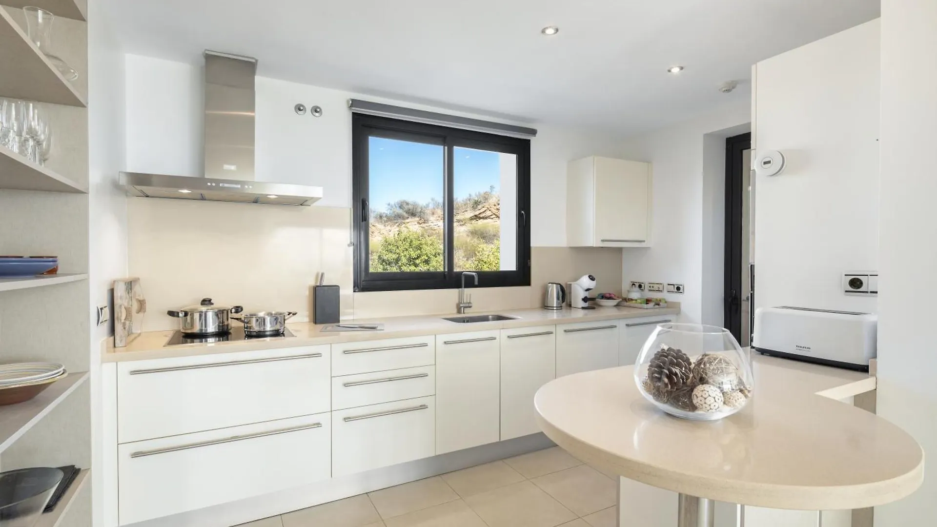 Spectacular Views - Luxury Apartment In Resort - Marbella Hills