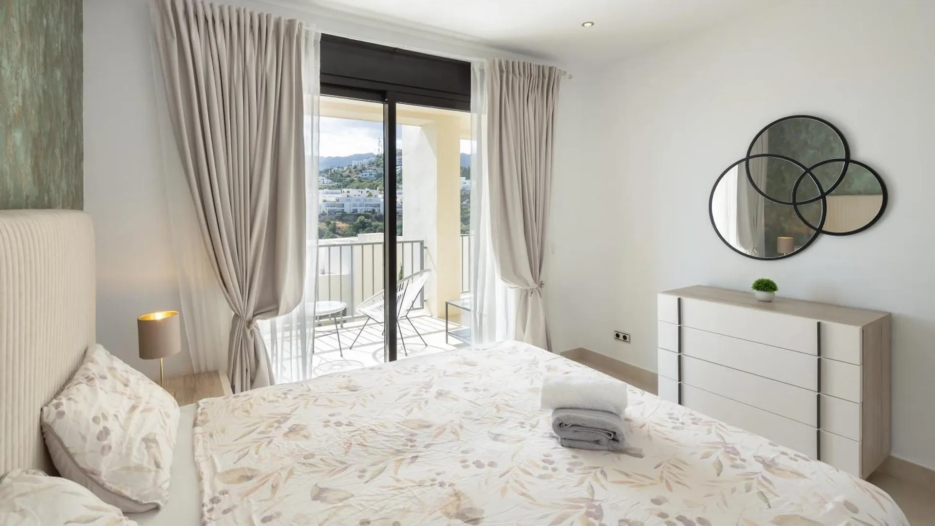 Spectacular Views - Luxury Apartment In Resort - Marbella Hills